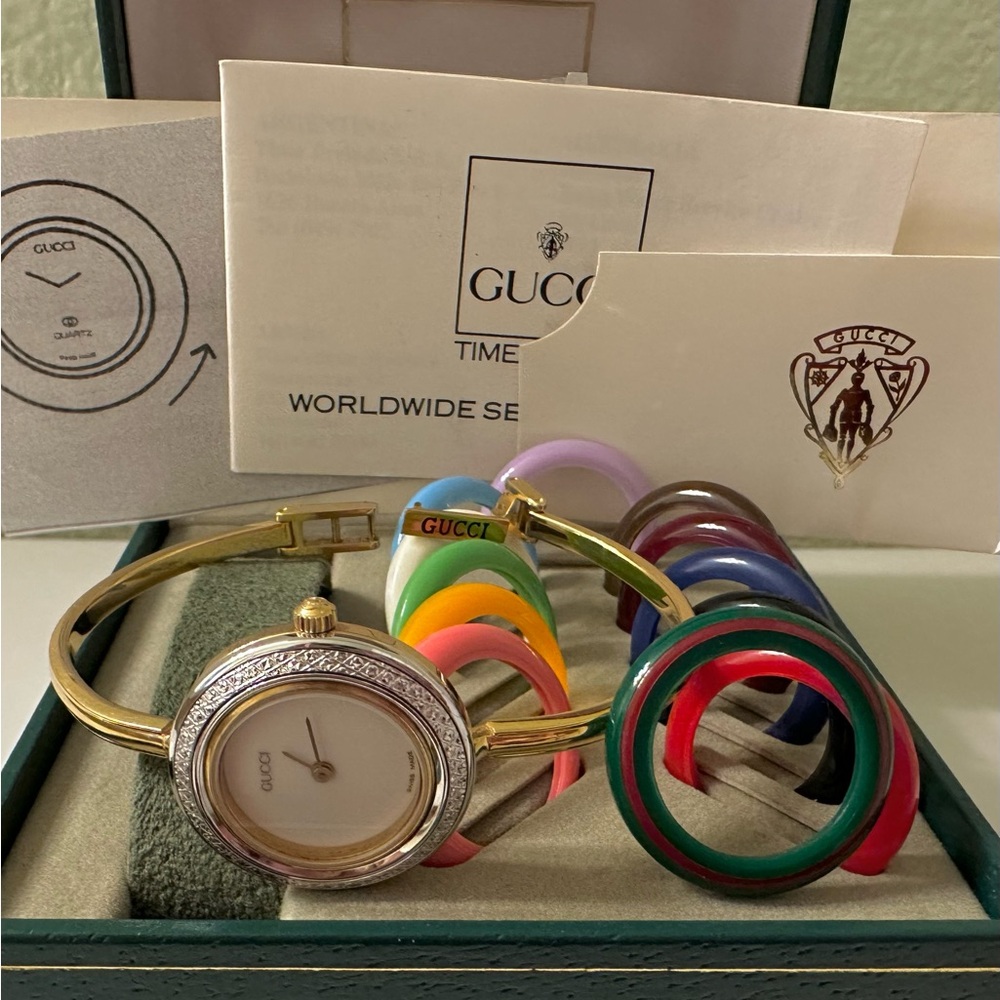 MINT~Like new~Vintage~Gucci Bezel Watch~W/Silver Diamond Cut Bezel~Box/Paper